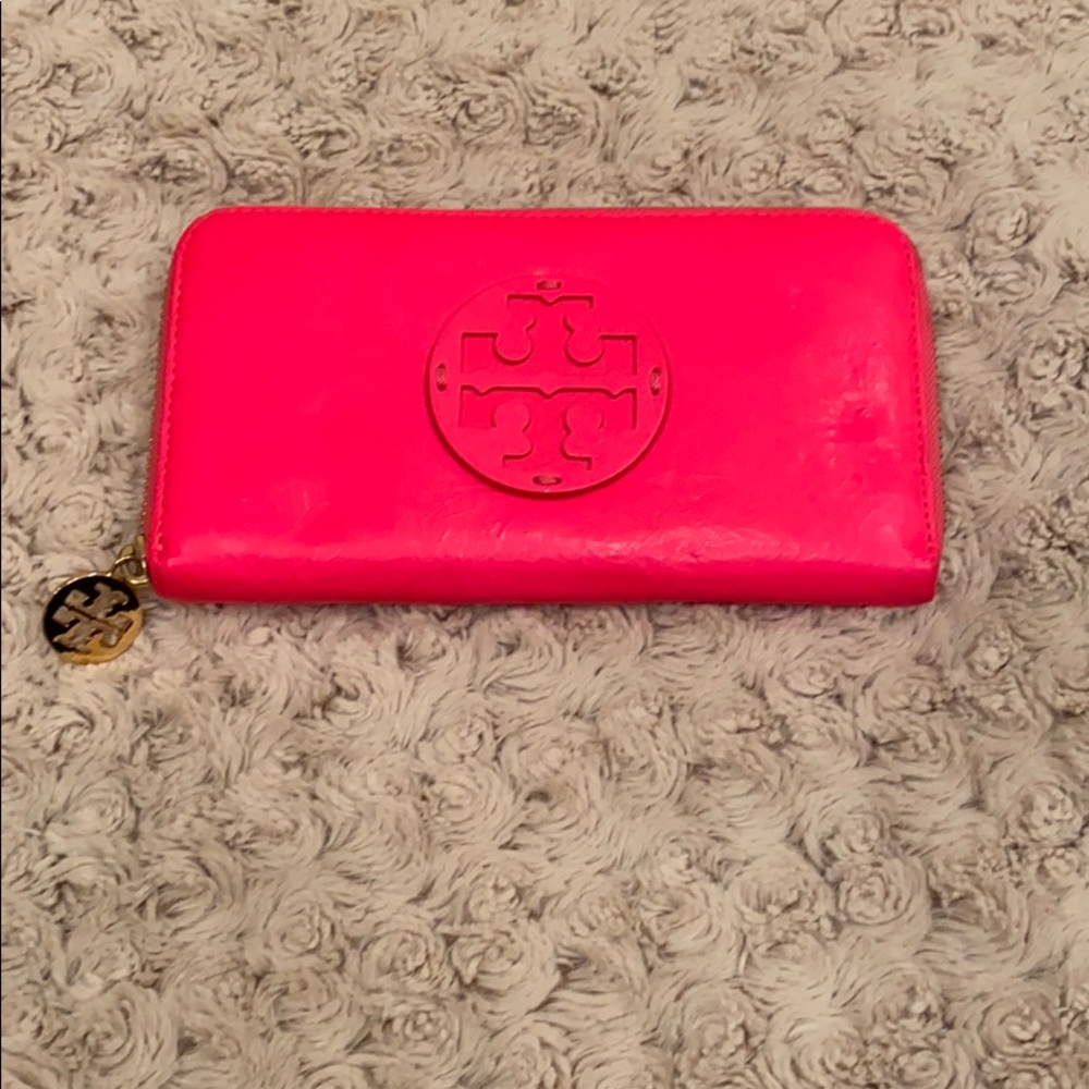 Tory Burch zip around wallet
